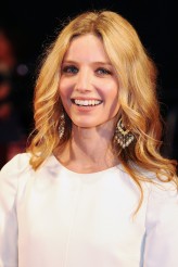 Annabelle Wallis